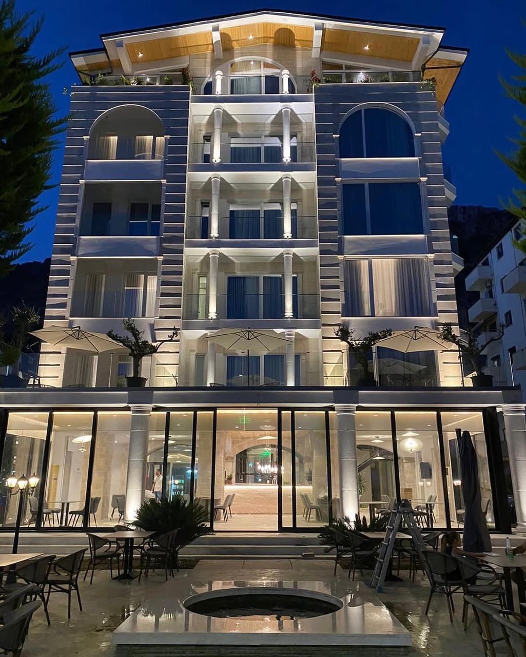 Trevi Hotel & Restaurant